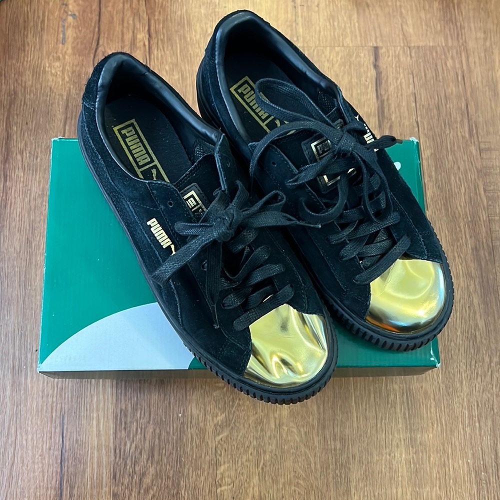 Suede Puma platform size 9wms